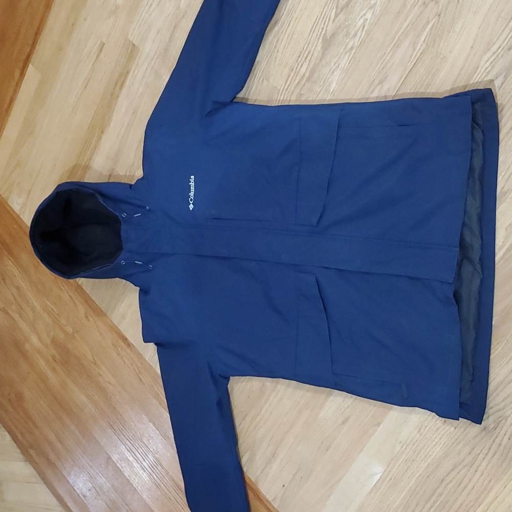 COLUMBIA  SPORTSWEAR COMPANY - Picture 2 of 16